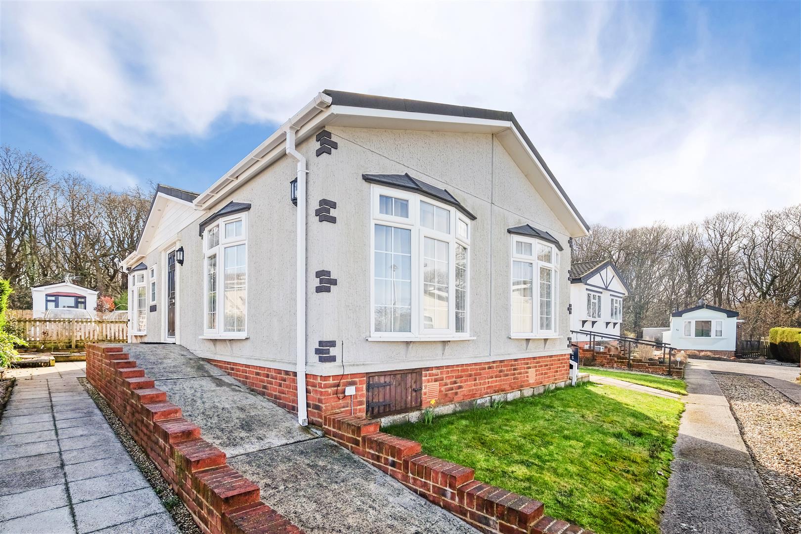 2 Bed, 2 Bath Property For Sale in Woodlands Estate, Blean, CT2 9JN